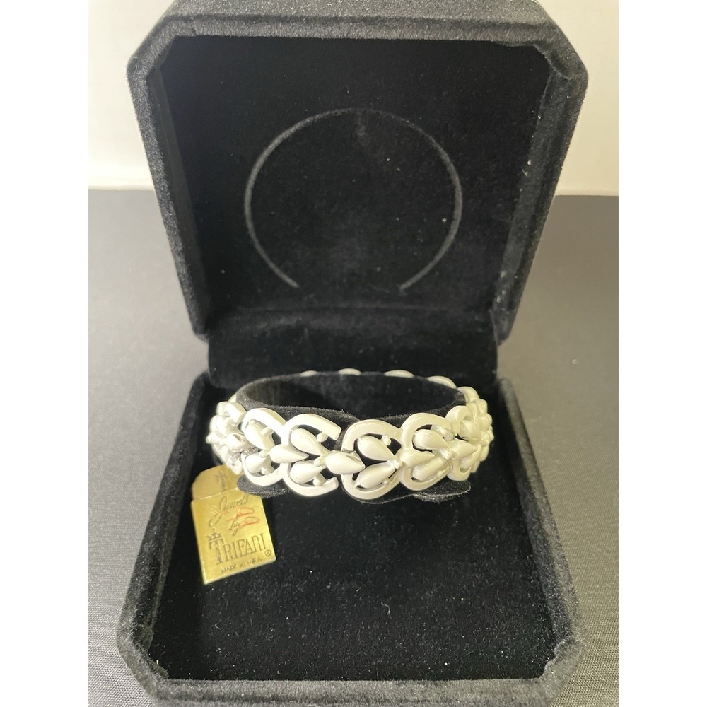 Trifari Vintage Bracelet. White Enameled Links. Marked. New With Tags.